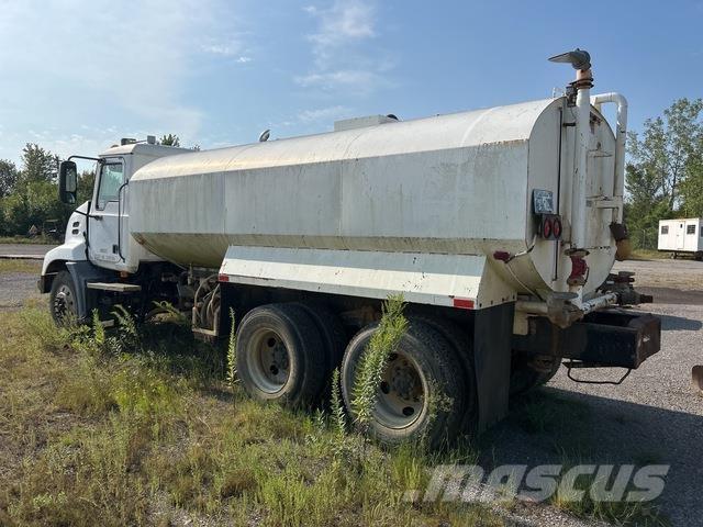 Mack CXN612 Wassertanker