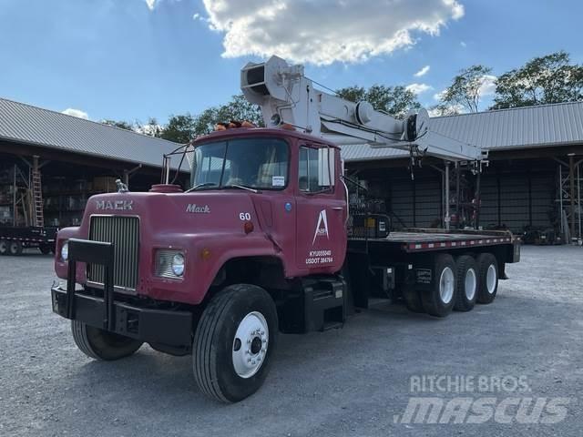 Mack DM686S Andere Fahrzeuge