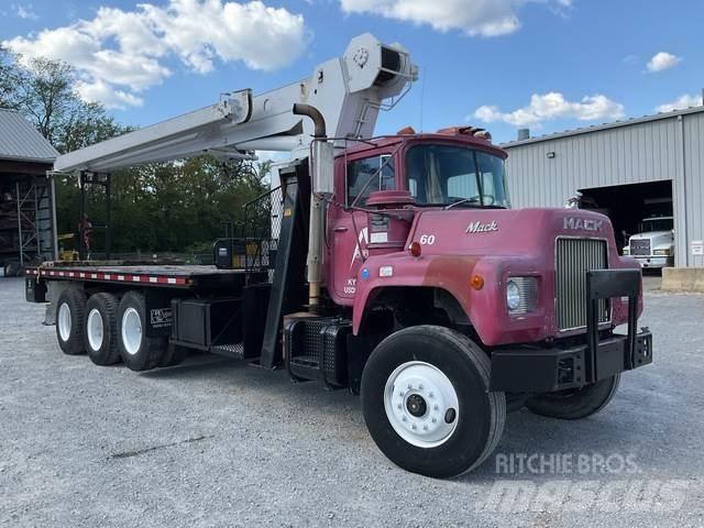 Mack DM686S Andere Fahrzeuge
