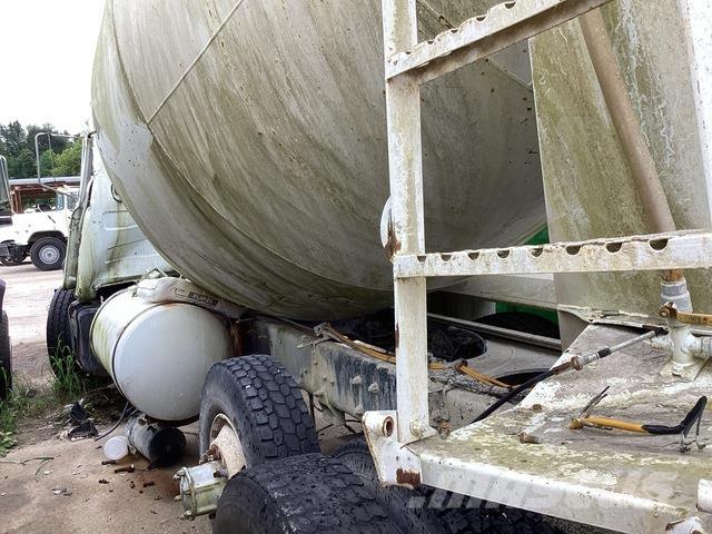 Mack DM690S Andere Fahrzeuge