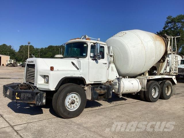 Mack DM690S Andere Fahrzeuge
