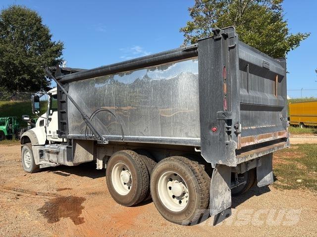 Mack GU713 Kipper