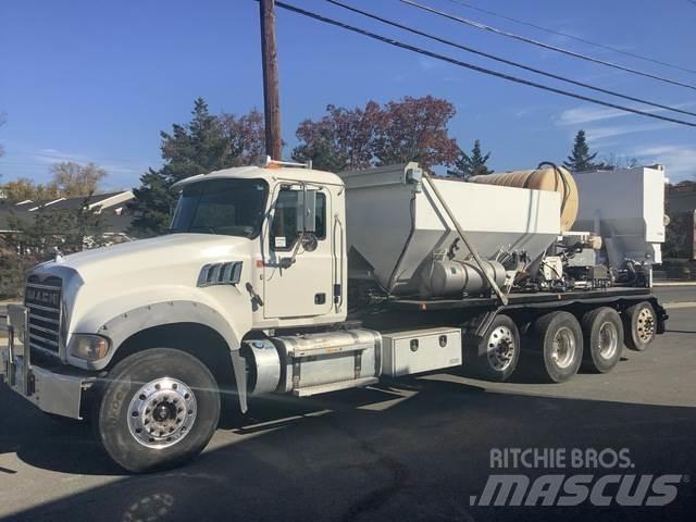 Mack GU713 Betonmischer