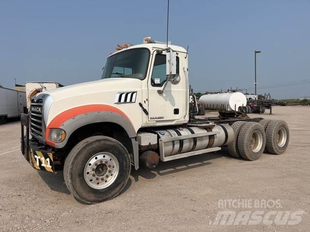 Mack GU713 Sattelzugmaschinen