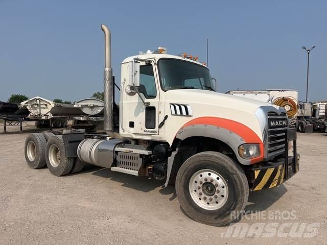 Mack GU713 Sattelzugmaschinen
