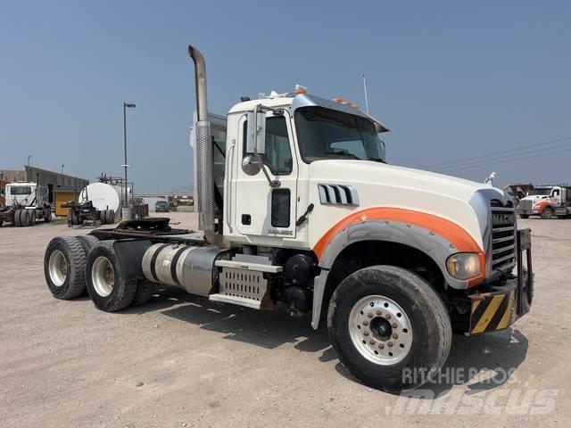 Mack GU713 Sattelzugmaschinen