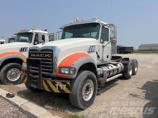 Mack GU713 Sattelzugmaschinen