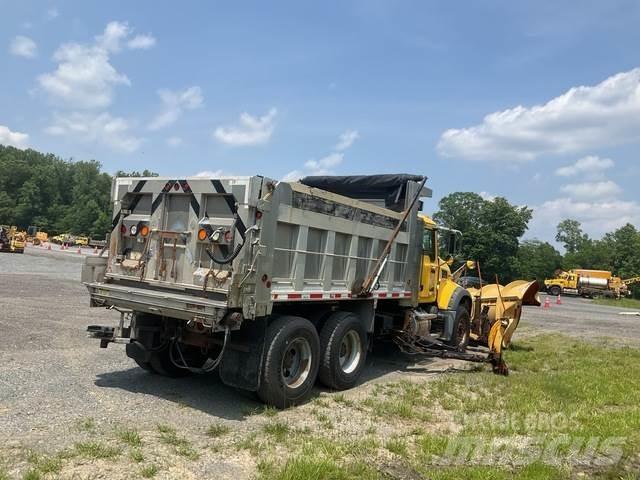 Mack GU713 Schneeschilde und -pflüge