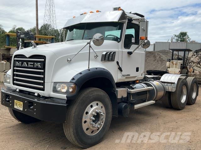 Mack GU713 Sattelzugmaschinen