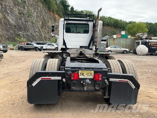 Mack GU713 Sattelzugmaschinen