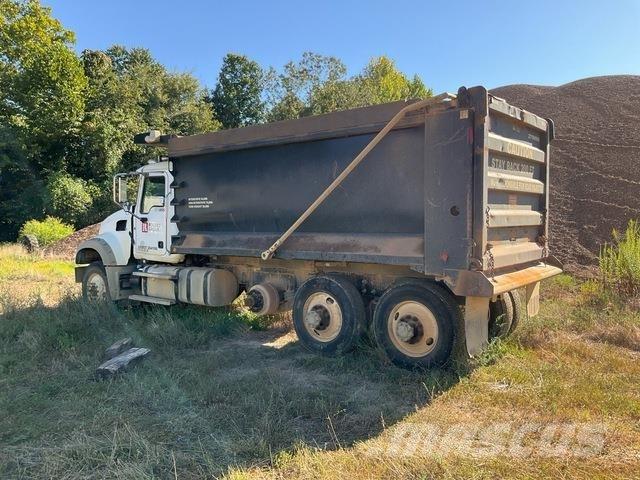 Mack GU713 Kipper