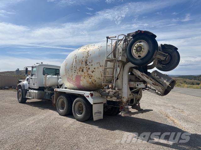 Mack GU713 Andere Fahrzeuge