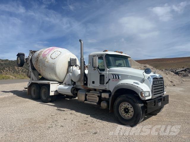Mack GU713 Andere Fahrzeuge