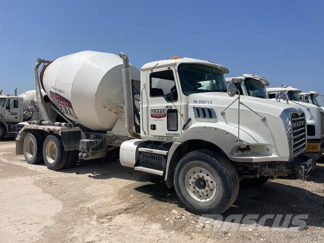 Mack GU813 Andere Fahrzeuge