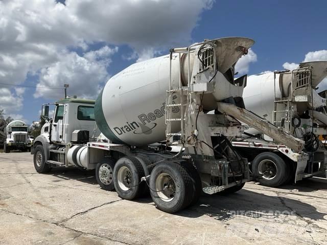 Mack GU813 Andere Fahrzeuge