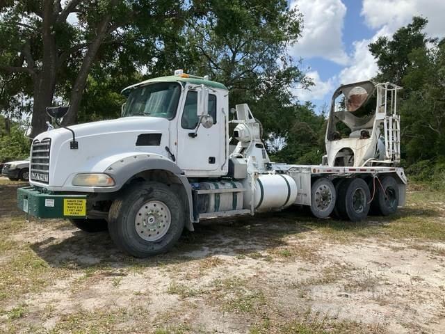 Mack GU813 Andere Fahrzeuge