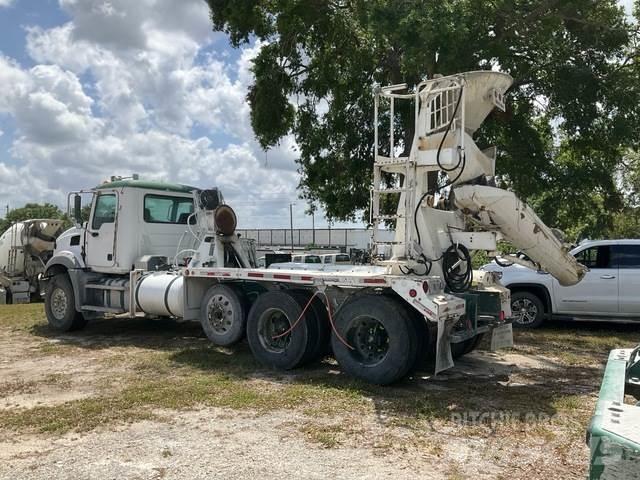 Mack GU813 Andere Fahrzeuge