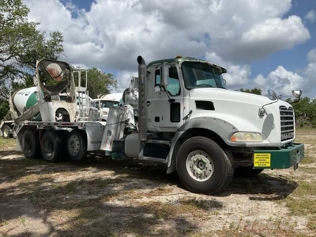 Mack GU813 Andere Fahrzeuge