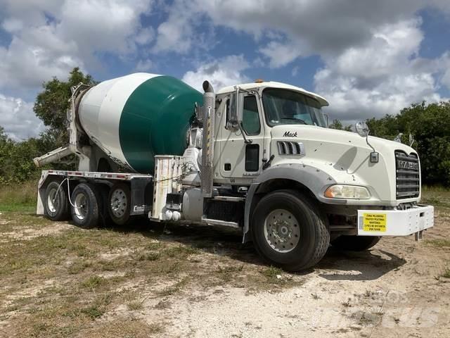 Mack GU813 Andere Fahrzeuge