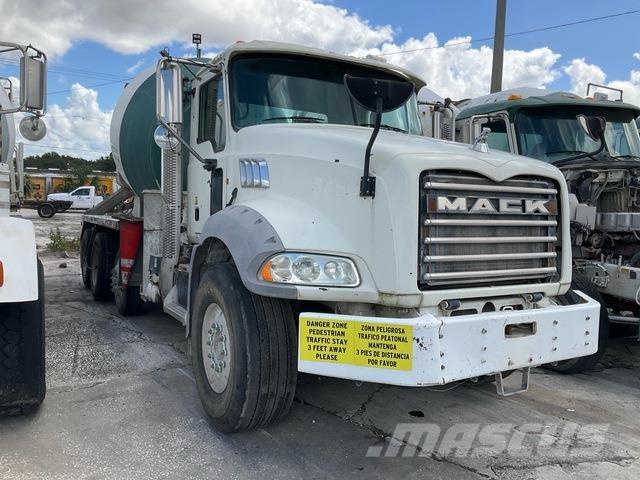 Mack GU813 Andere Fahrzeuge