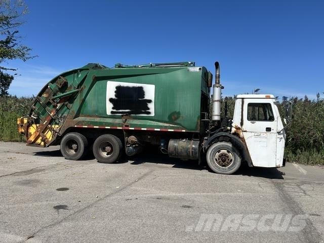 Mack LE613 Müllwagen