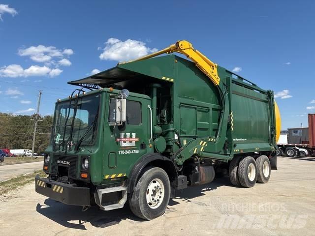 Mack MR690S Müllwagen