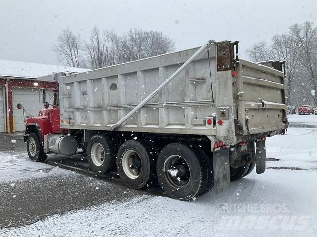 Mack RB688S Kipper