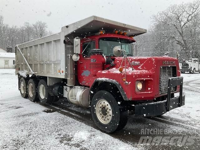 Mack RB688S Kipper