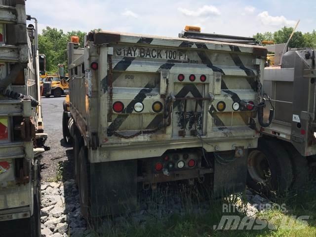 Mack RD600 Schneeschilde und -pflüge