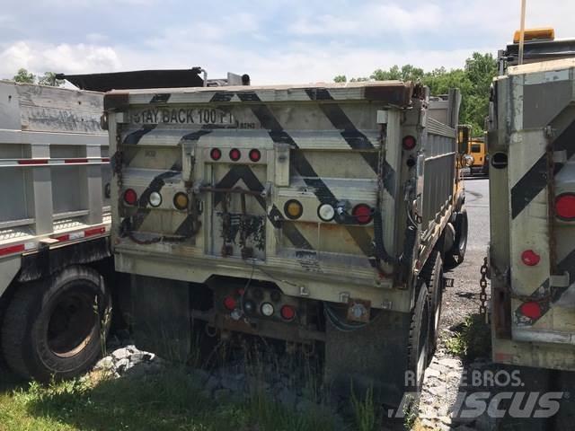 Mack RD600 Schneeschilde und -pflüge