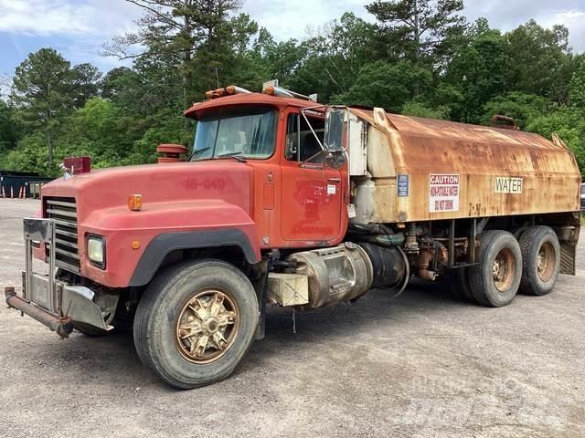 Mack RD688S Wassertanker