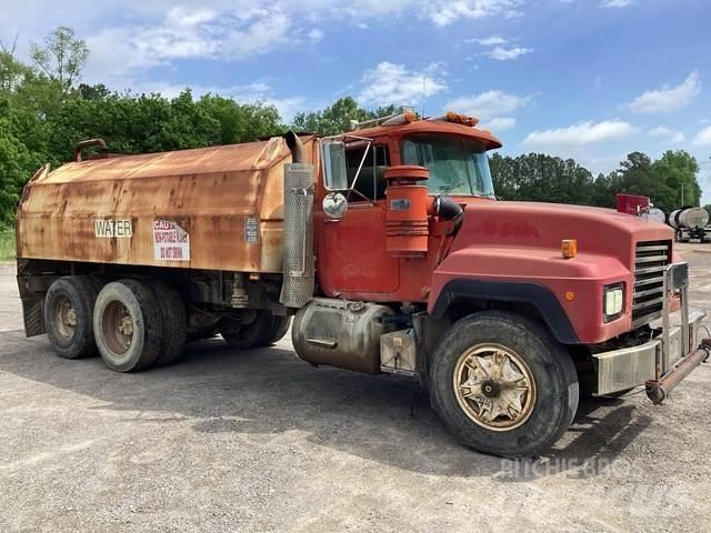 Mack RD688S Wassertanker