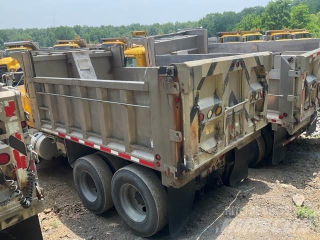 Mack RD688S Sand- und Salzstreuer