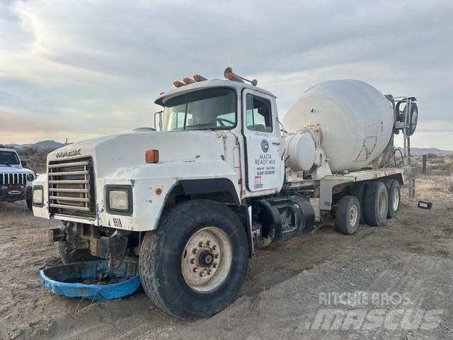 Mack RD690S Andere Fahrzeuge