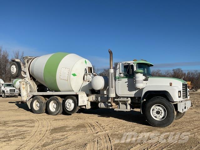 Mack RD690S Andere Fahrzeuge