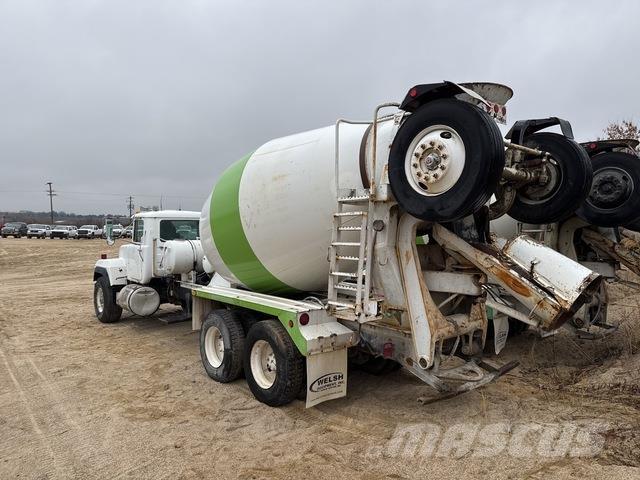 Mack RD690S Andere Fahrzeuge