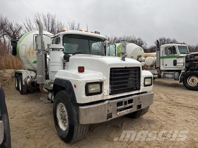 Mack RD690S Andere Fahrzeuge