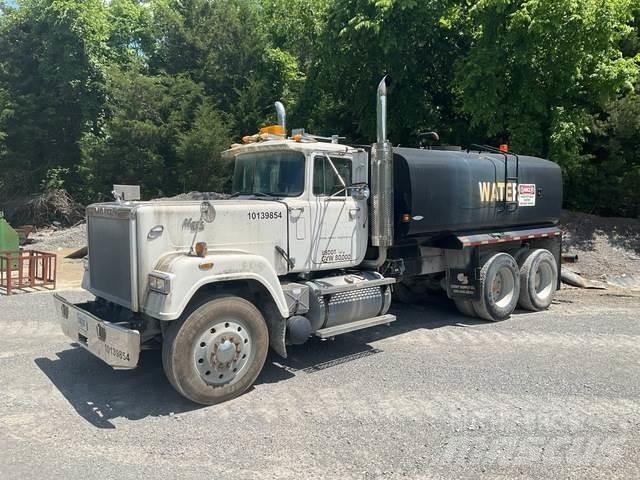 Mack RW613 Wassertanker