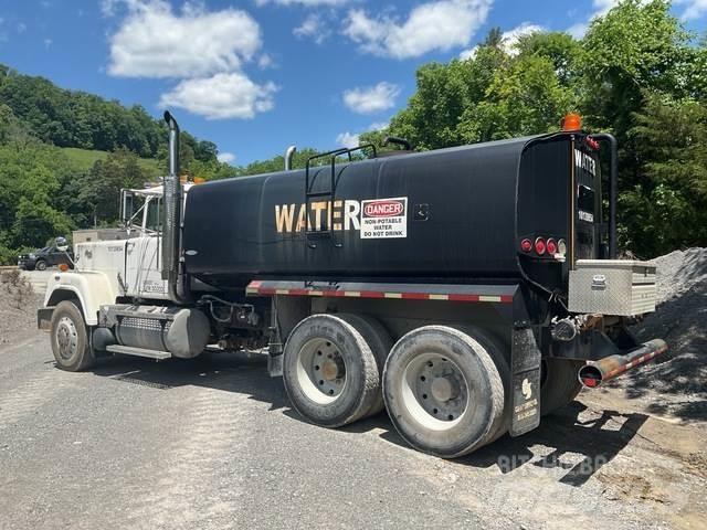 Mack RW613 Wassertanker