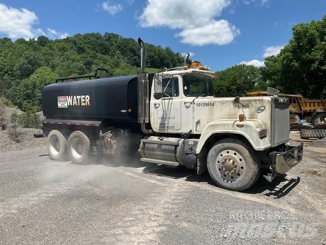 Mack RW613 Wassertanker