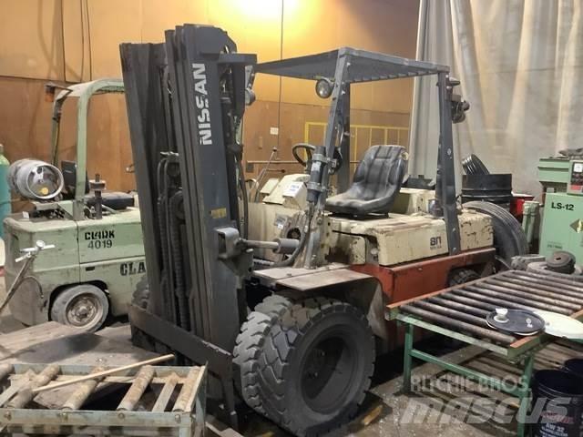 Nissan CF80 Sonstige Baumaschinen
