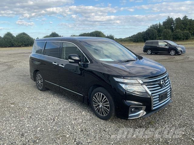 Nissan Elgrand Minibusse