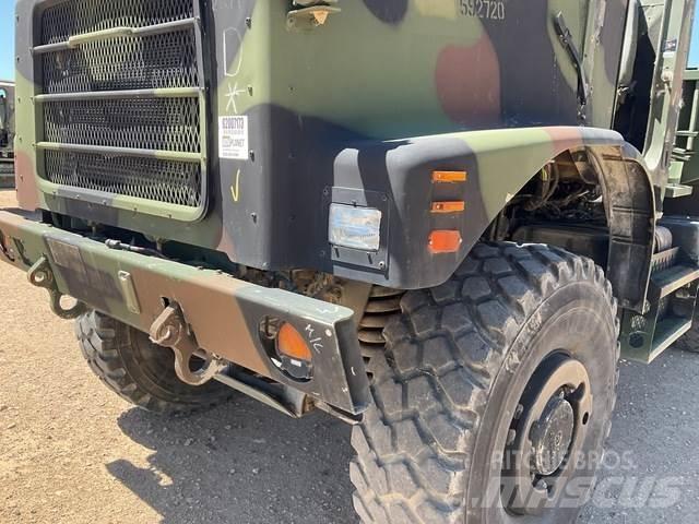 Oshkosh AMK23A1 Kofferaufbau