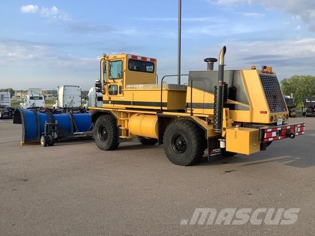 Oshkosh H2718 Schneeschilde und -pflüge