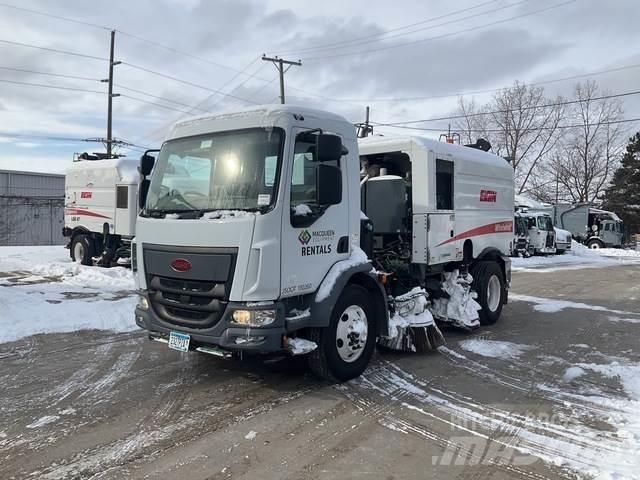 Peterbilt 220 Kehrmaschine