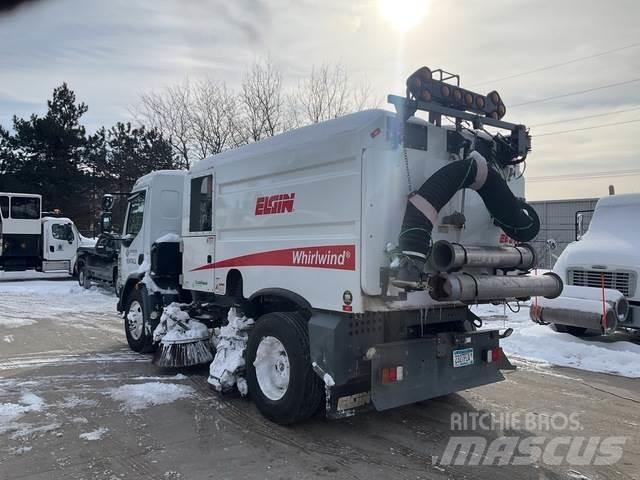 Peterbilt 220 Kehrmaschine