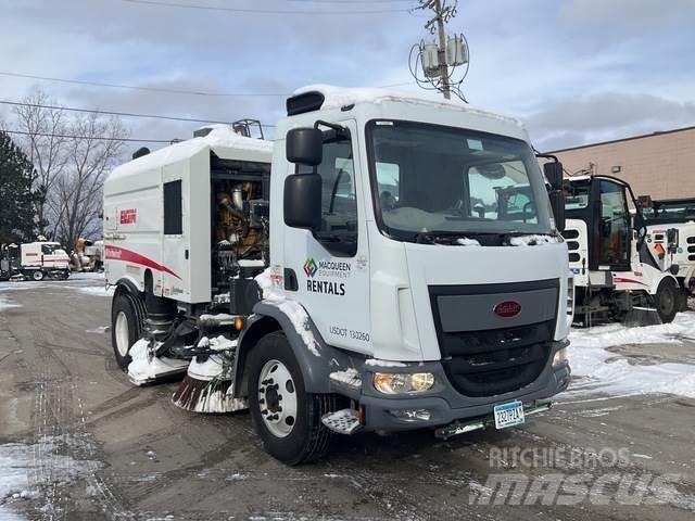 Peterbilt 220 Kehrmaschine