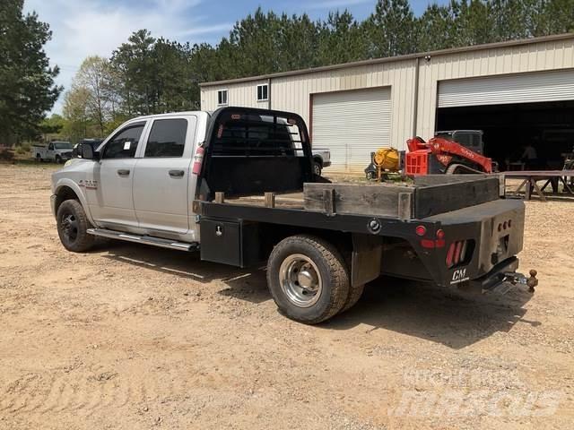 RAM 3500 Pritschenwagen/Pritschenwagen mit Seitenklappe