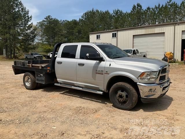 RAM 3500 Pritschenwagen/Pritschenwagen mit Seitenklappe