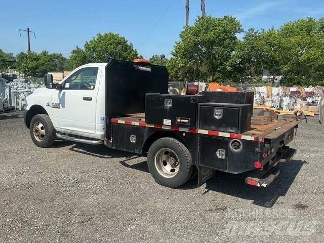 RAM 3500 Pritschenwagen/Pritschenwagen mit Seitenklappe